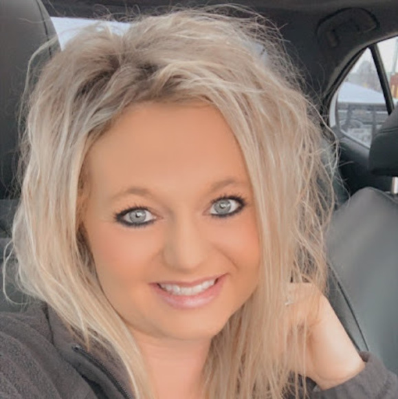 Meet your Posher, Cyndi - Picture 1 of 1